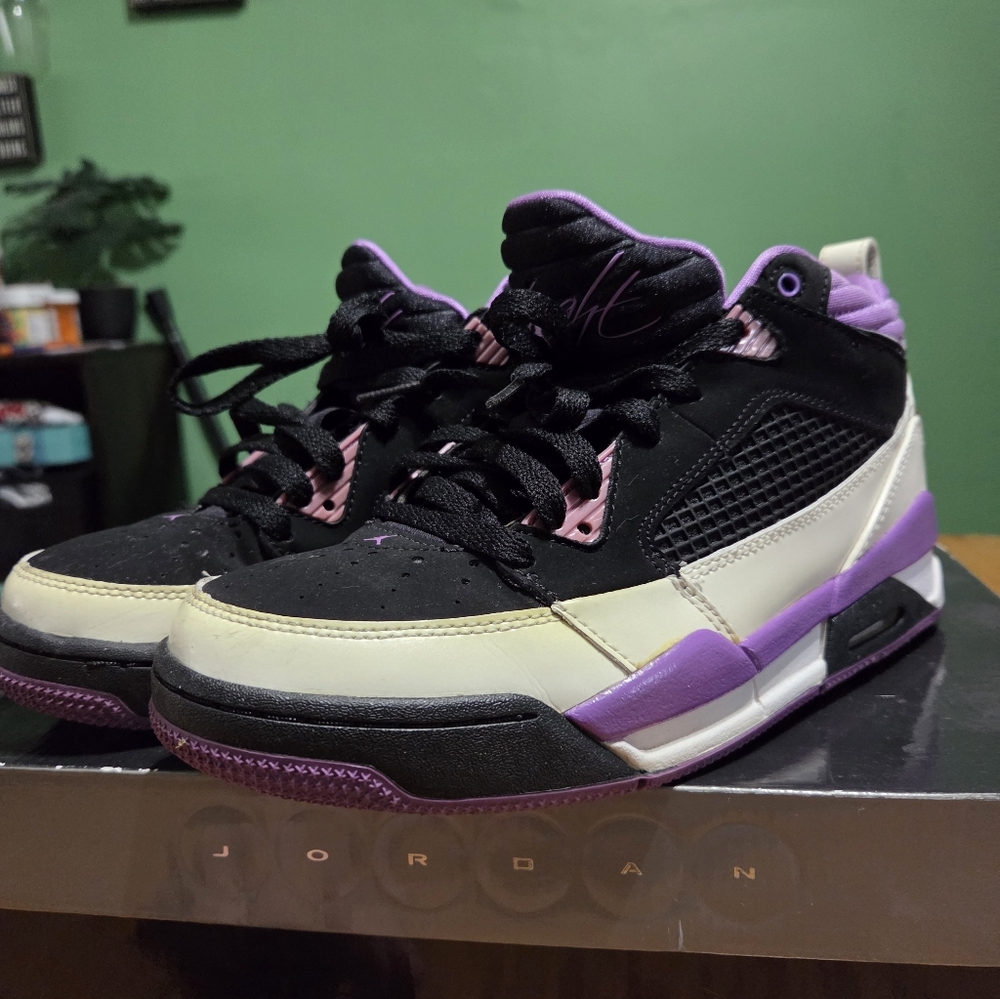 Jordan Spizike Low Black and Purple Sneakers (BIG KIDS MENS) 5.5